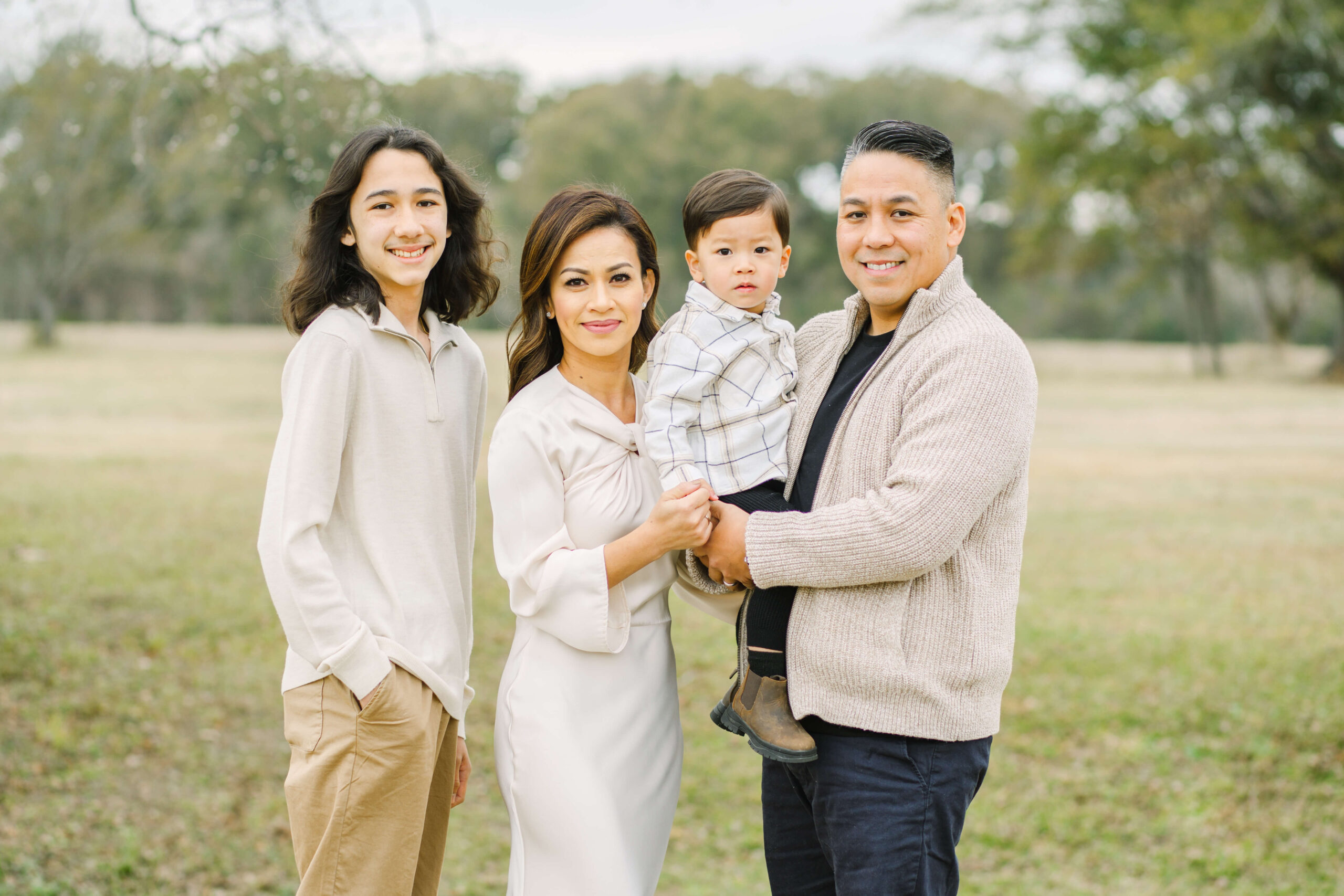 family portrait styling tips using layers and textures like scarves and cardigans